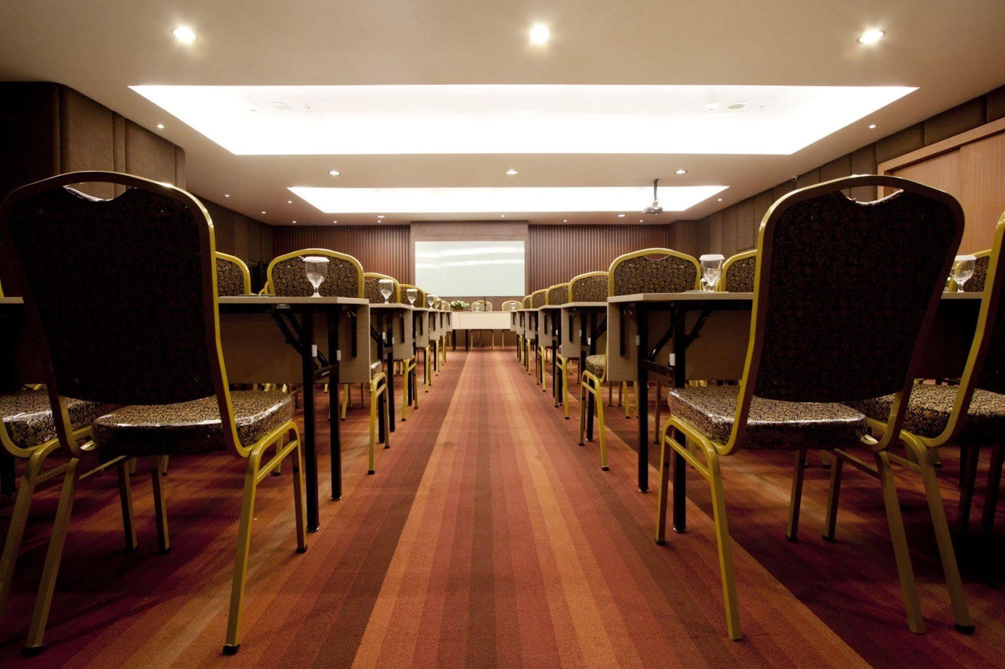 Aswin Hotel And Spa Makassar Dış mekan fotoğraf